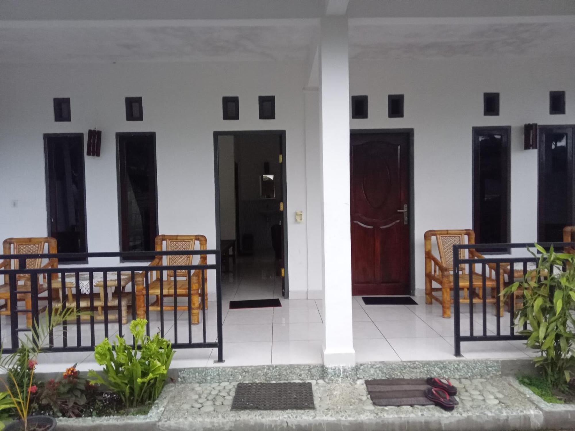 Eja Guest House Енде Екстериор снимка